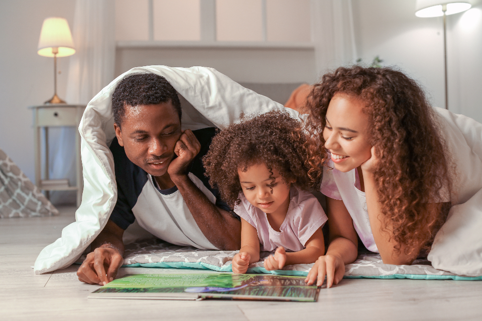 Pin graphic: father reading child