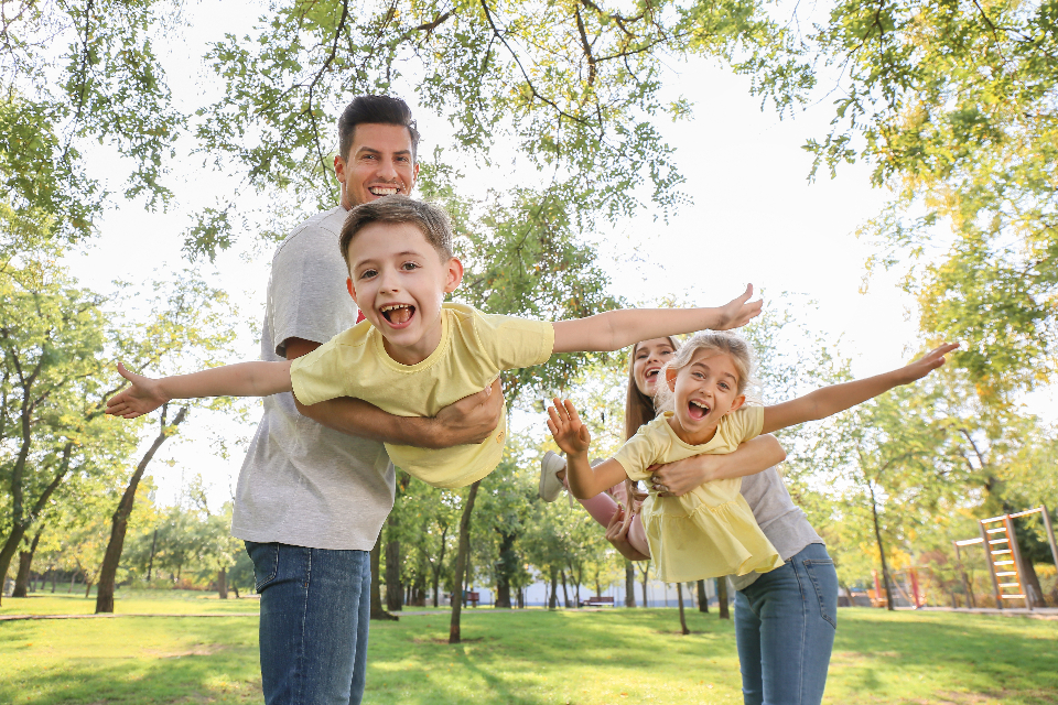 Pin graphic: living with a defiant 4-year-old, what's normal, what's not