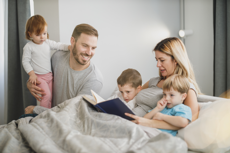 Parent supporting a calm screen time transition